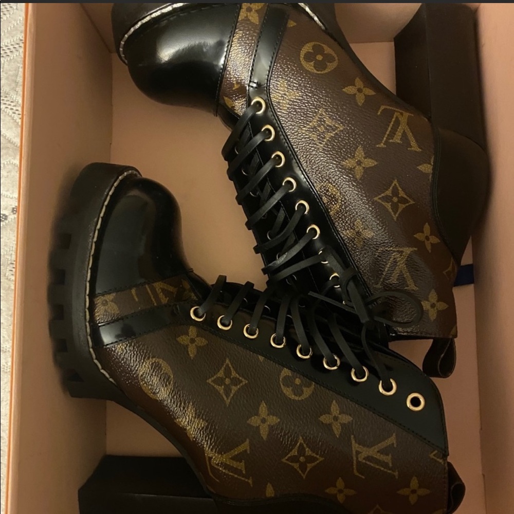 Louis Vuitton Star trail boots